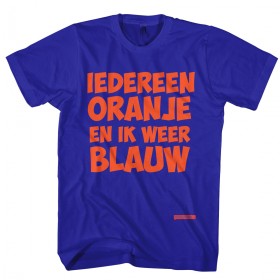 Iedereen oranje en ik weer blauw, oranje shirt