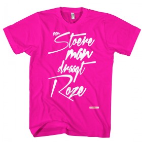 Stoere man draagt roze grappige t-shirts